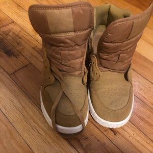 Nike sneakers size 5.5